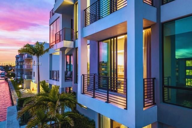 На продажу: $2,799,500 (4 спален, 4 ванн, 3375 Квадратных фут)