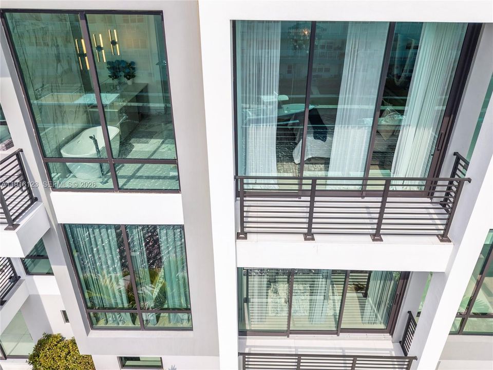На продажу: $2,799,500 (4 спален, 4 ванн, 3375 Квадратных фут)