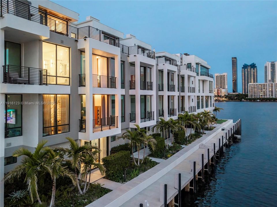 待售: $2,934,500 (4 贝兹, 4 浴室, 3375 平方英尺)