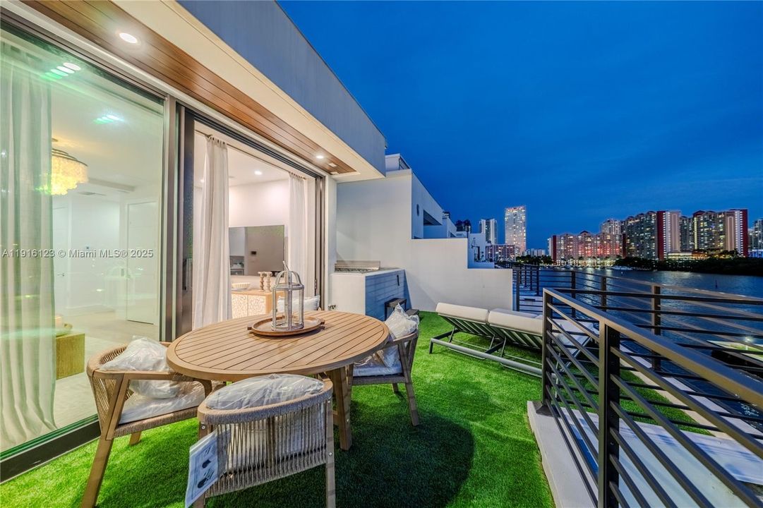 待售: $2,934,500 (4 贝兹, 4 浴室, 3375 平方英尺)