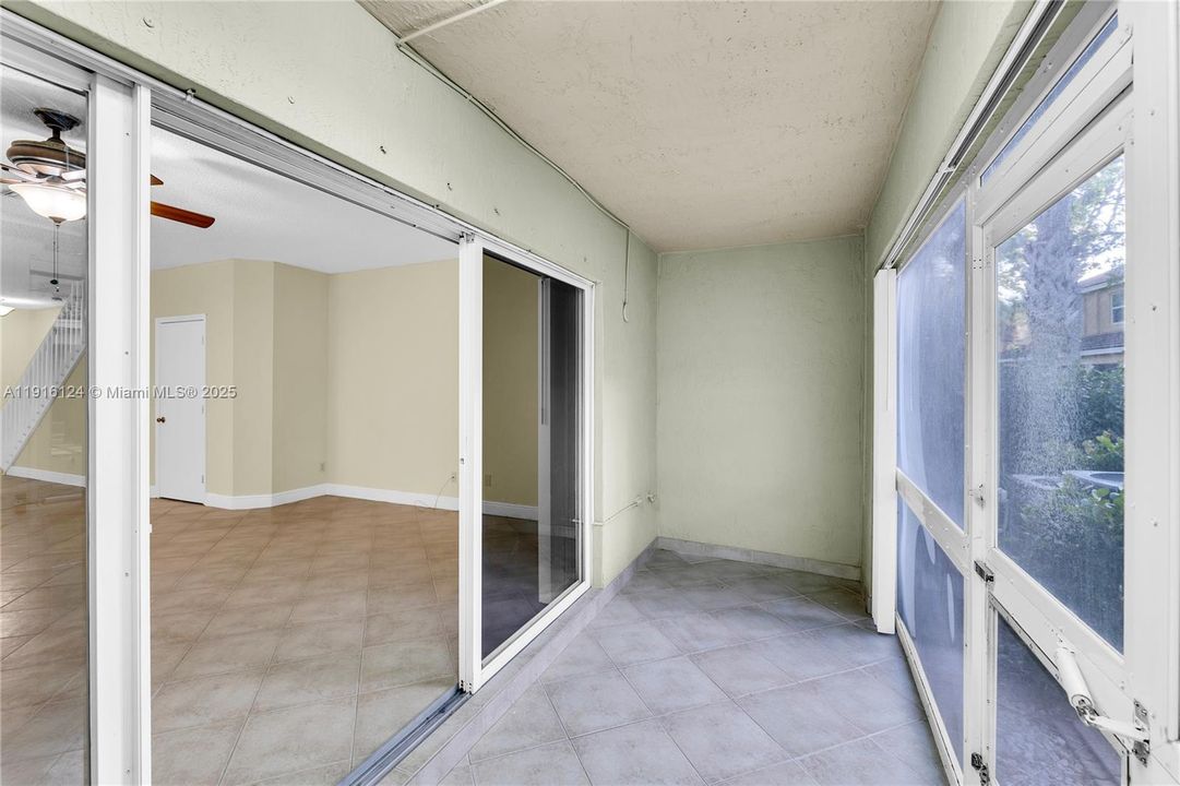 出租: $3,100 (3 贝兹, 2 浴室, 1428 平方英尺)