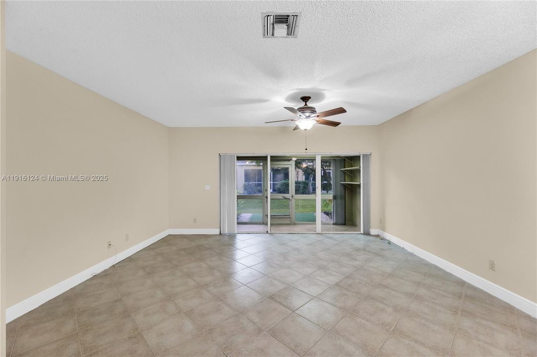 出租: $3,100 (3 贝兹, 2 浴室, 1428 平方英尺)