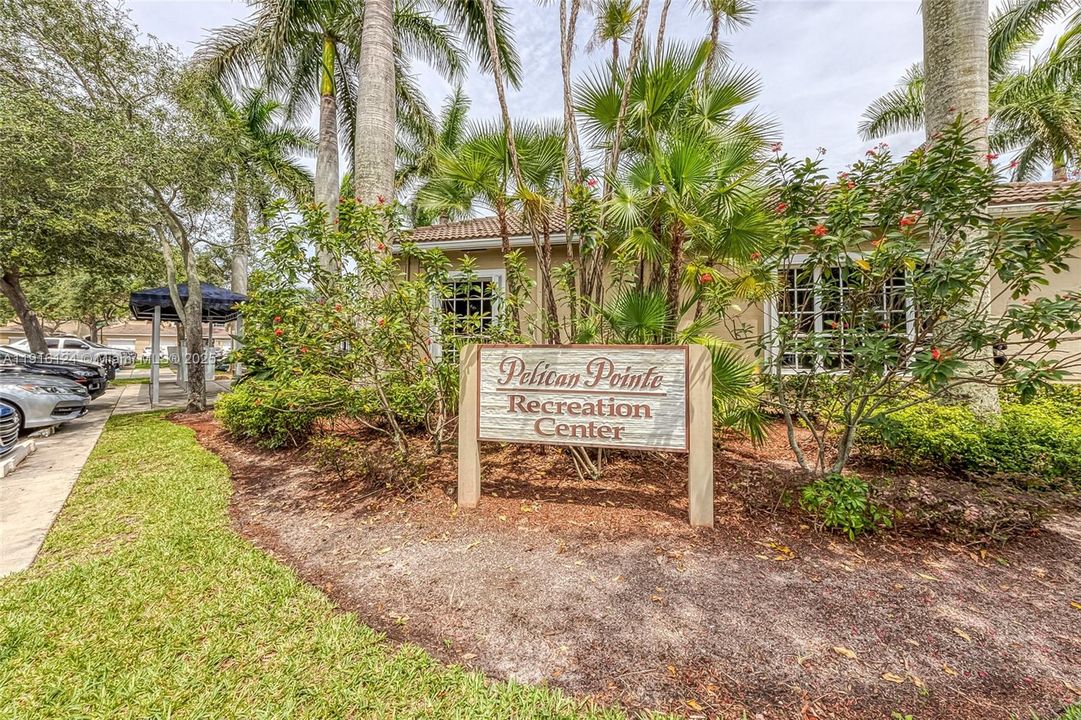 出租: $3,100 (3 贝兹, 2 浴室, 1428 平方英尺)