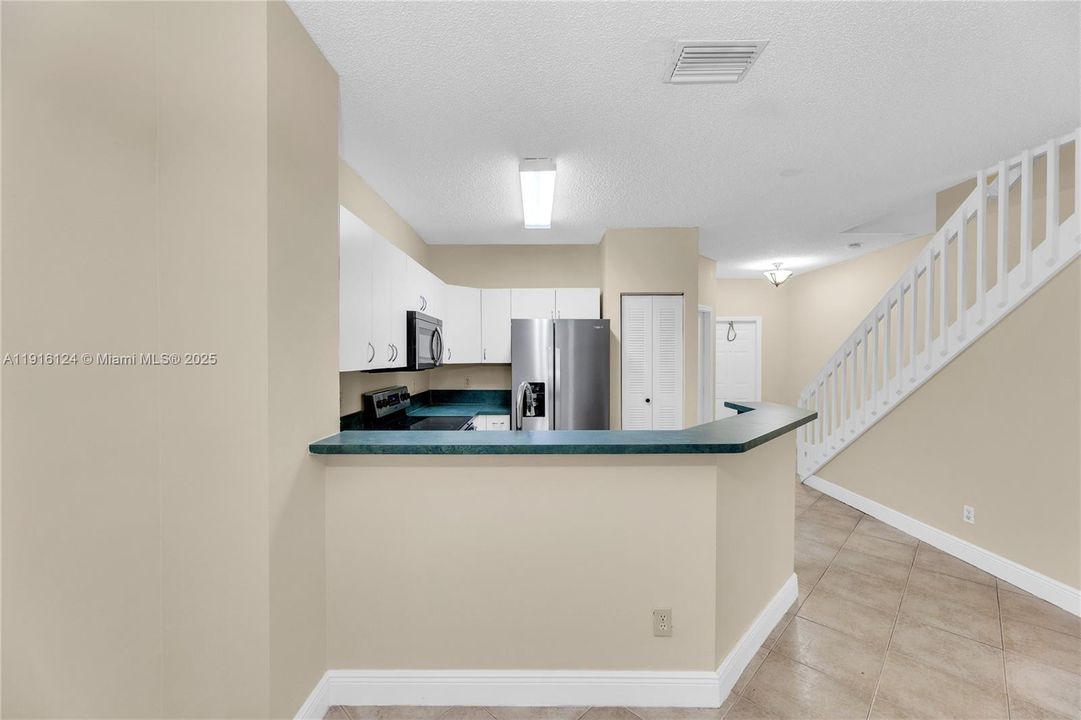 出租: $3,100 (3 贝兹, 2 浴室, 1428 平方英尺)