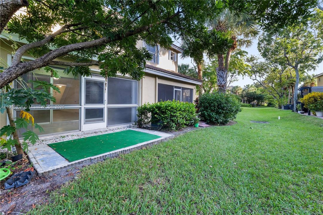 出租: $3,100 (3 贝兹, 2 浴室, 1428 平方英尺)