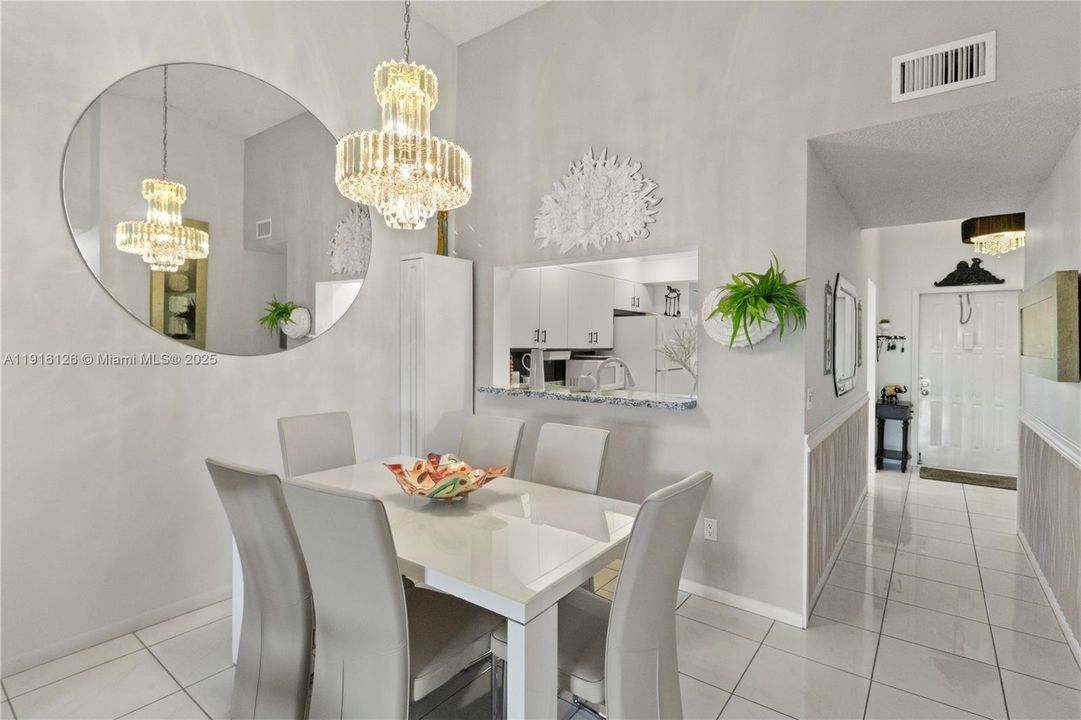 For Sale: $225,000 (2 beds, 2 baths, 1360 Square Feet)