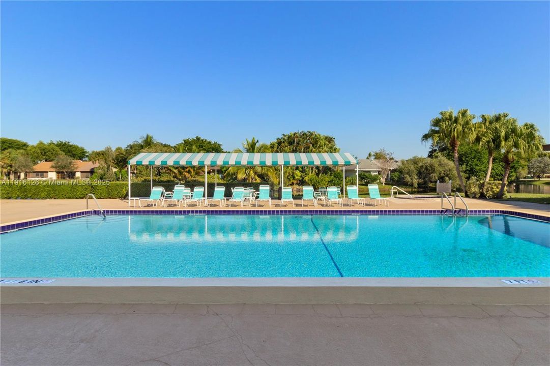 For Sale: $225,000 (2 beds, 2 baths, 1360 Square Feet)