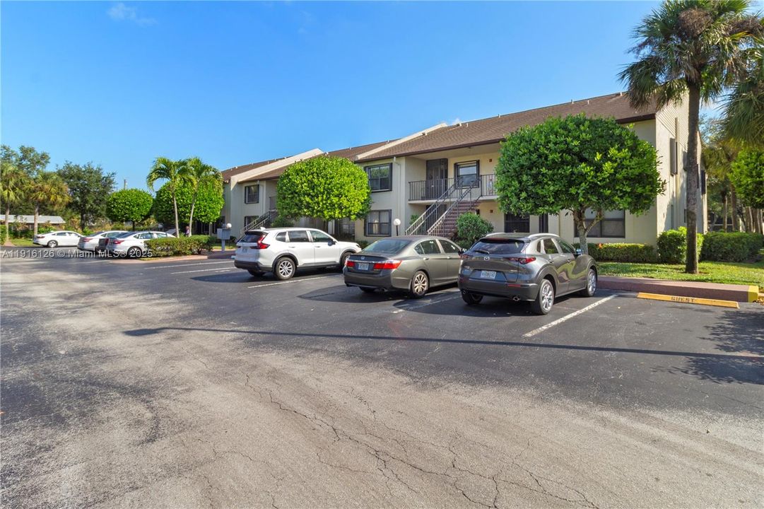 For Sale: $225,000 (2 beds, 2 baths, 1360 Square Feet)