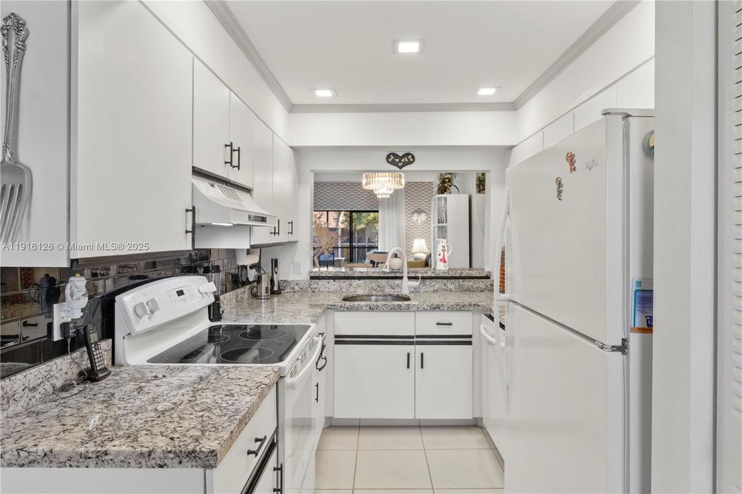 For Sale: $225,000 (2 beds, 2 baths, 1360 Square Feet)