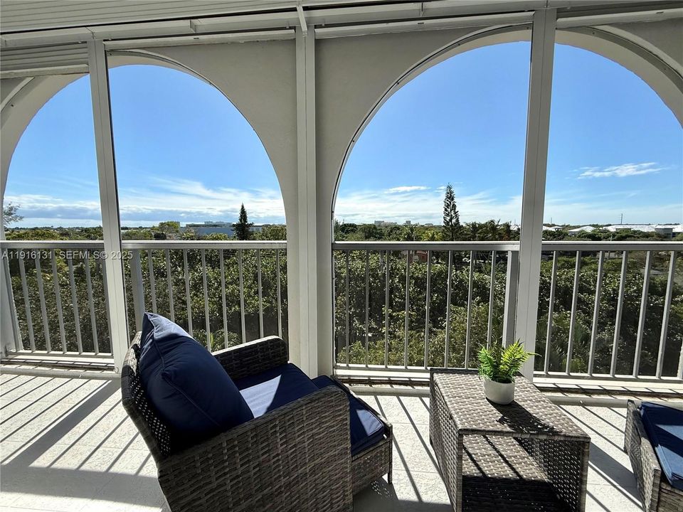 For Sale: $265,000 (2 beds, 2 baths, 1080 Square Feet)