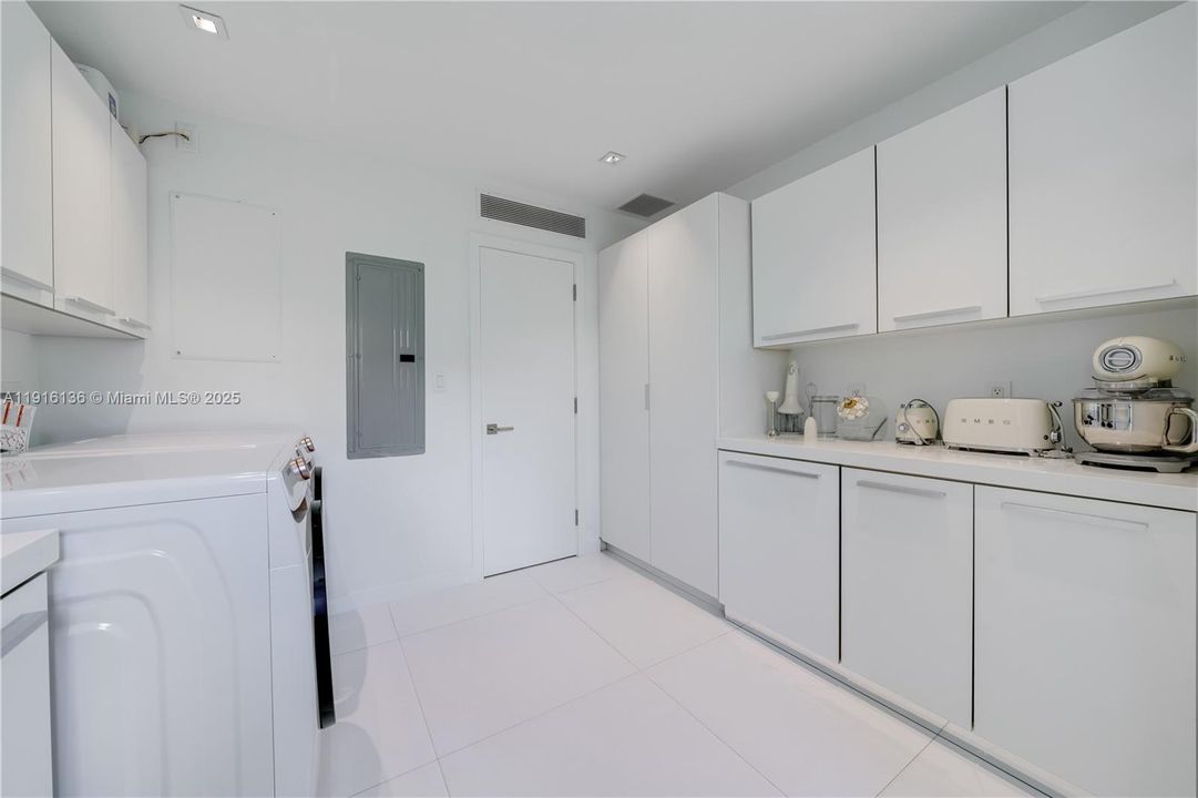 出租: $22,000 (4 贝兹, 3 浴室, 2689 平方英尺)