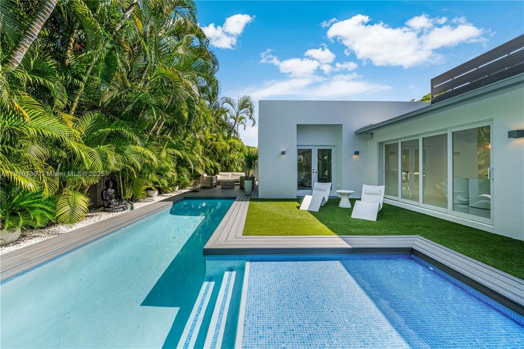 出租: $22,000 (4 贝兹, 3 浴室, 2689 平方英尺)