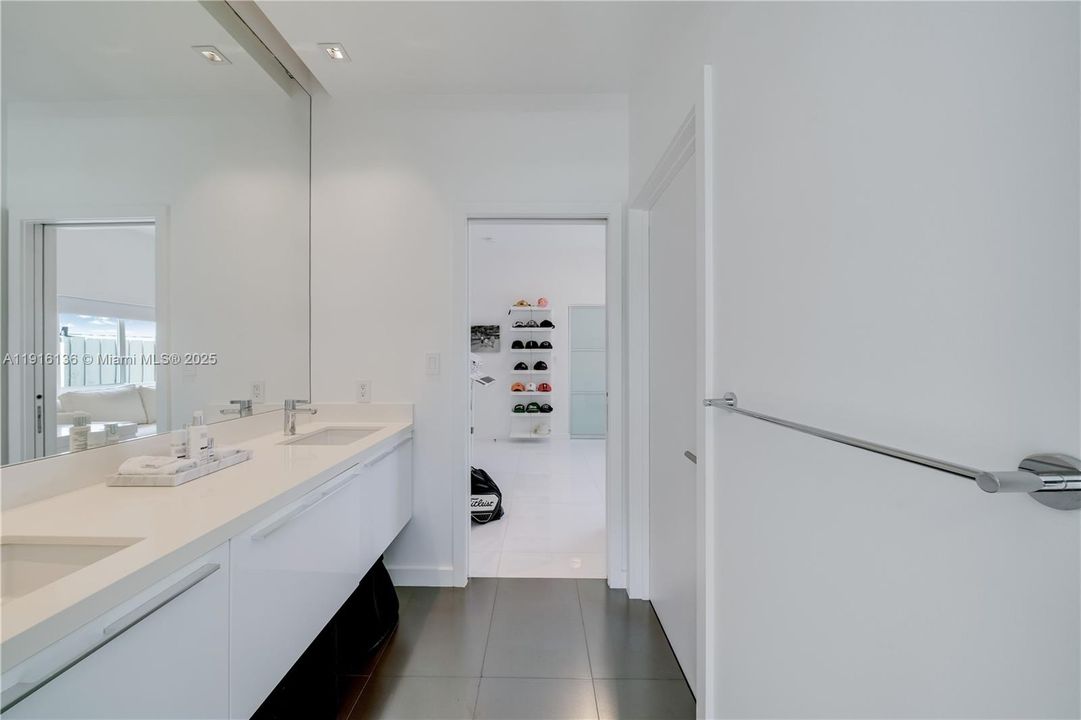 出租: $22,000 (4 贝兹, 3 浴室, 2689 平方英尺)