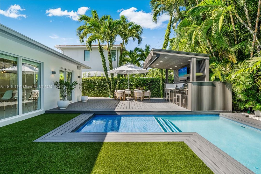 出租: $22,000 (4 贝兹, 3 浴室, 2689 平方英尺)