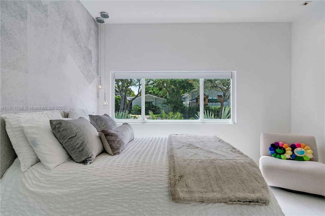 出租: $22,000 (4 贝兹, 3 浴室, 2689 平方英尺)