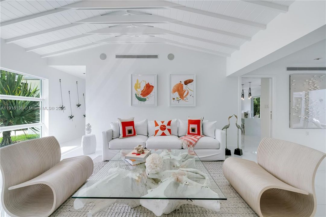 出租: $22,000 (4 贝兹, 3 浴室, 2689 平方英尺)