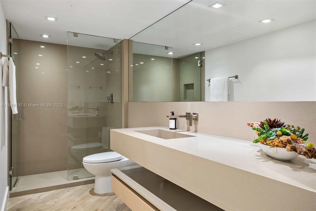 For Rent: $29,000 (3 beds, 3 baths, 2480 Square Feet)