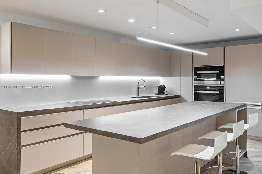 For Rent: $29,000 (3 beds, 3 baths, 2480 Square Feet)