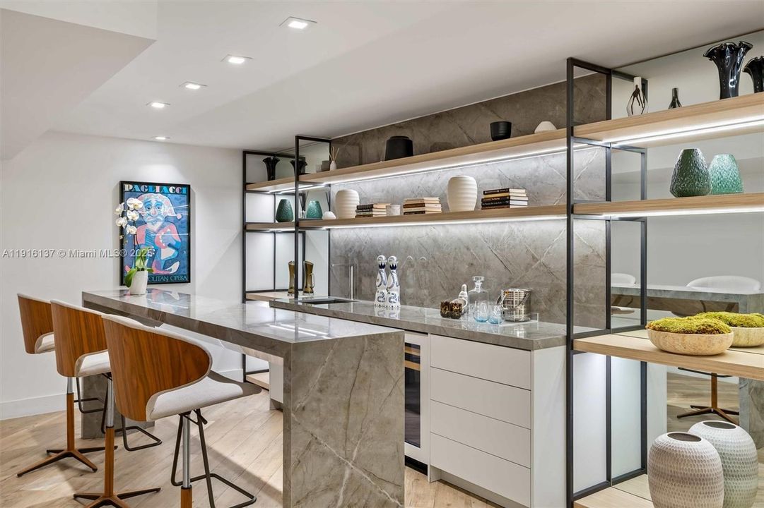 For Rent: $29,000 (3 beds, 3 baths, 2480 Square Feet)