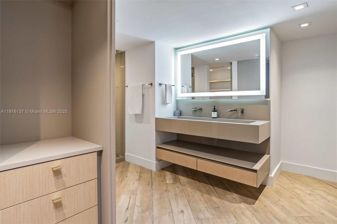 For Rent: $29,000 (3 beds, 3 baths, 2480 Square Feet)