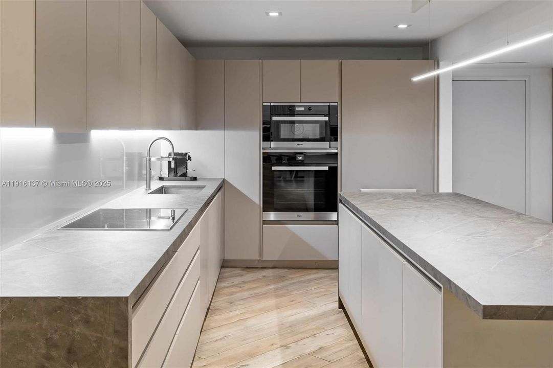 For Rent: $29,000 (3 beds, 3 baths, 2480 Square Feet)