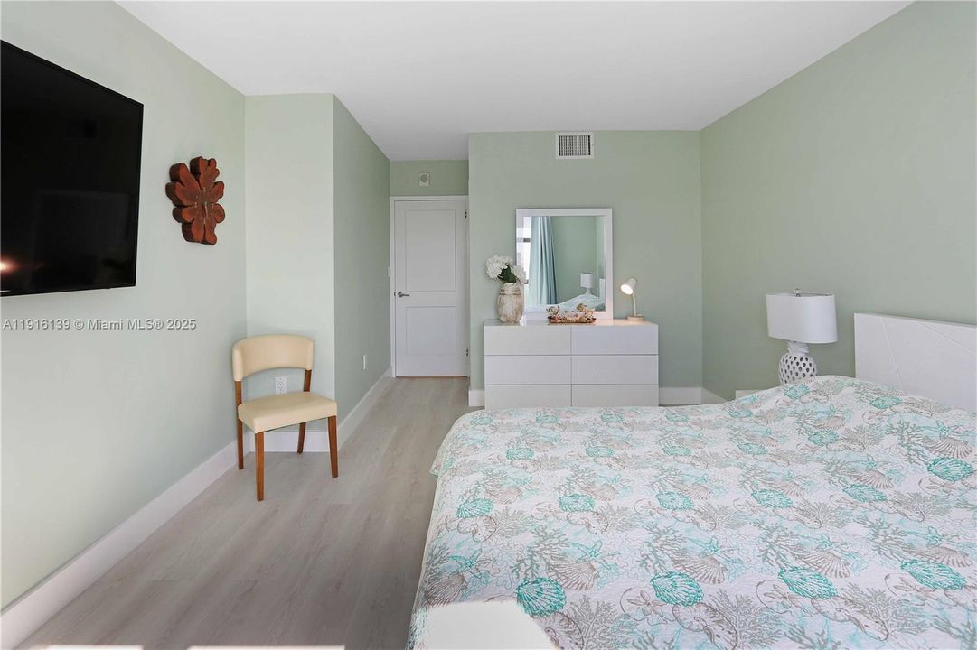 На продажу: $825,000 (2 спален, 2 ванн, 1380 Квадратных фут)