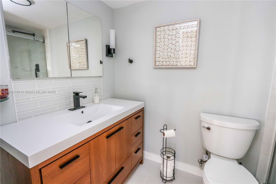 На продажу: $825,000 (2 спален, 2 ванн, 1380 Квадратных фут)