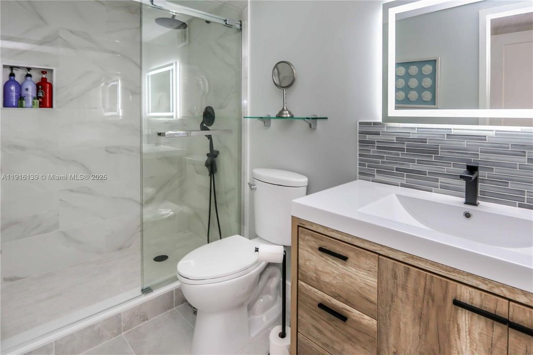 На продажу: $825,000 (2 спален, 2 ванн, 1380 Квадратных фут)