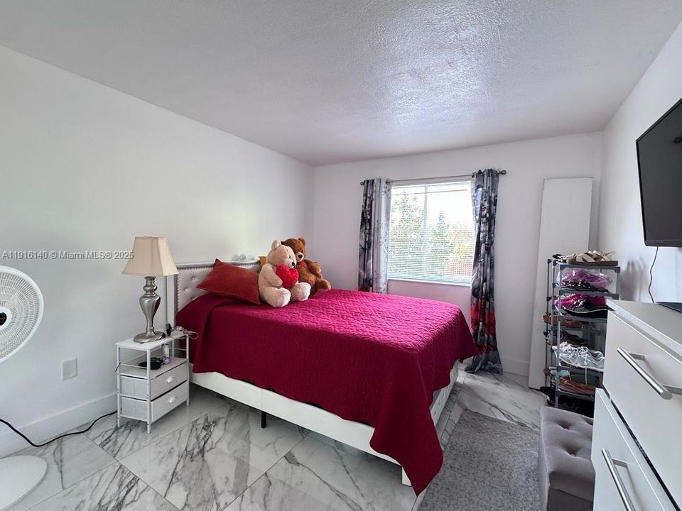 For Rent: $1,900 (1 beds, 1 baths, 676 Square Feet)