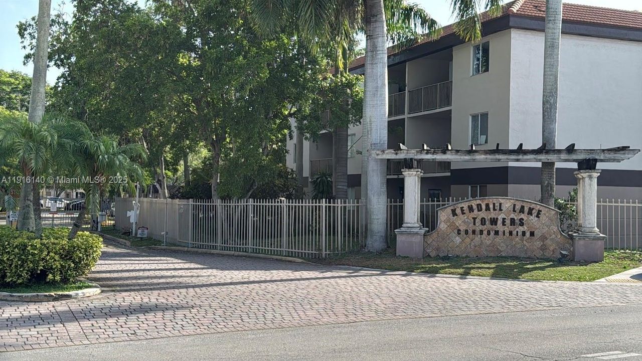 For Rent: $1,900 (1 beds, 1 baths, 676 Square Feet)