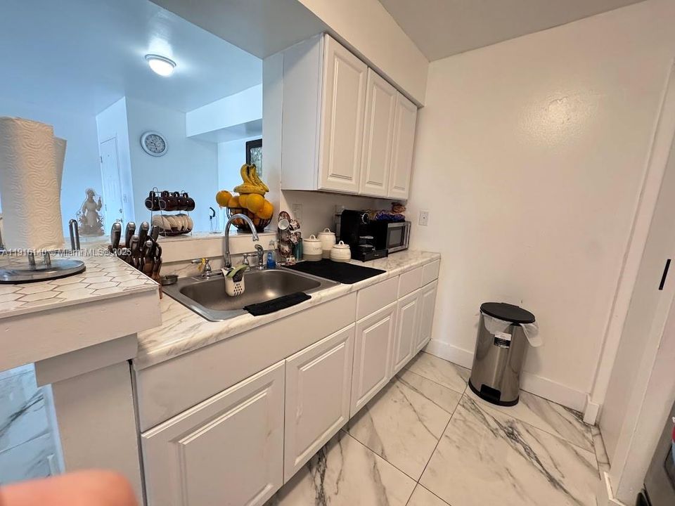 For Rent: $1,900 (1 beds, 1 baths, 676 Square Feet)
