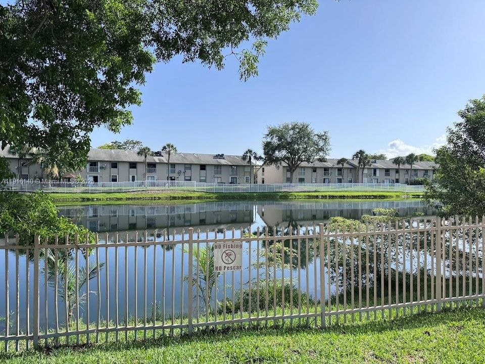 For Rent: $1,900 (1 beds, 1 baths, 676 Square Feet)