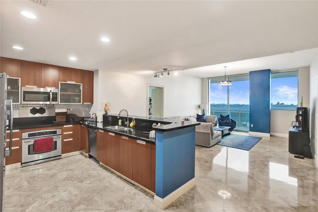 For Sale: $729,000 (2 beds, 2 baths, 1458 Square Feet)