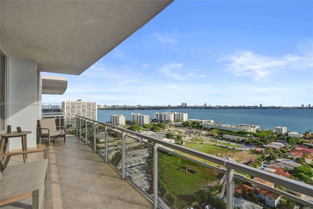 For Sale: $729,000 (2 beds, 2 baths, 1458 Square Feet)