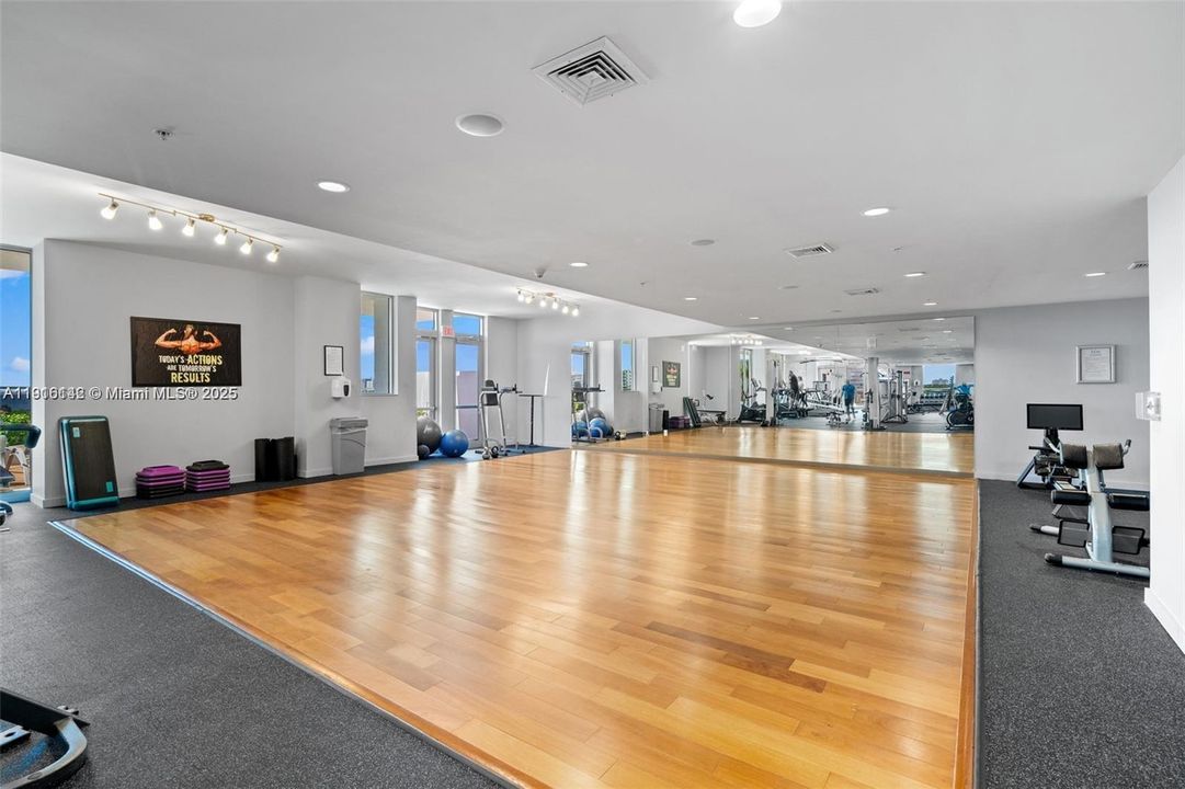 For Sale: $729,000 (2 beds, 2 baths, 1458 Square Feet)