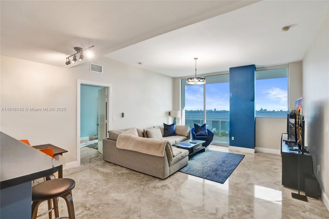 For Sale: $729,000 (2 beds, 2 baths, 1458 Square Feet)