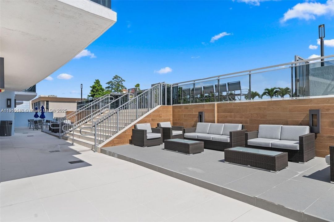 For Sale: $729,000 (2 beds, 2 baths, 1458 Square Feet)