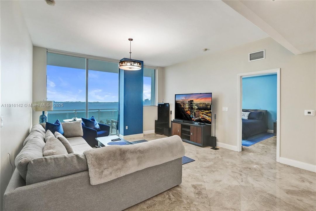 For Sale: $729,000 (2 beds, 2 baths, 1458 Square Feet)