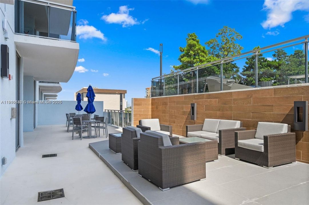 For Sale: $729,000 (2 beds, 2 baths, 1458 Square Feet)