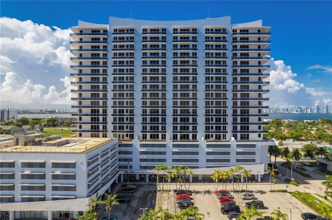 For Sale: $729,000 (2 beds, 2 baths, 1458 Square Feet)