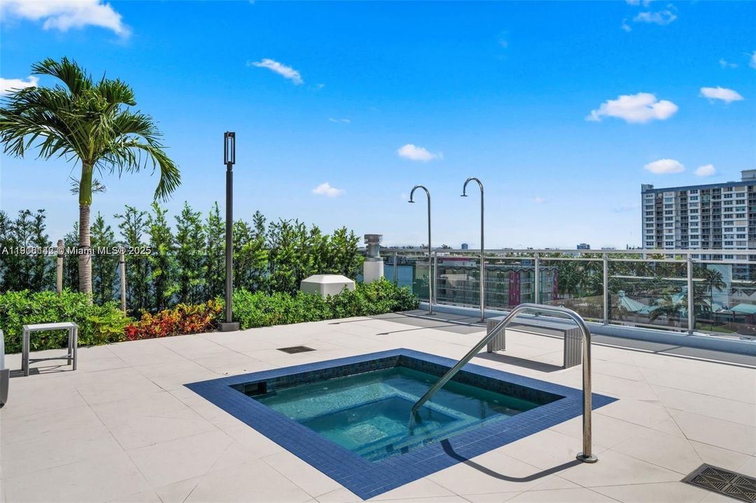 For Sale: $729,000 (2 beds, 2 baths, 1458 Square Feet)