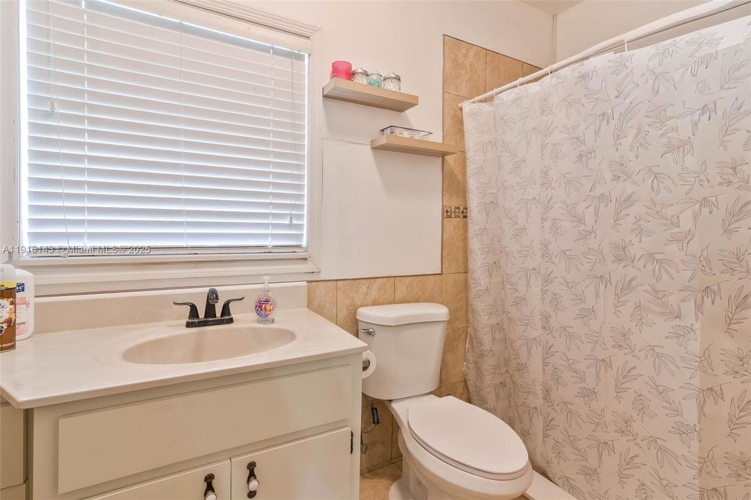 En Venta: $1,250,000 (5 camas, 3 baños, 4844 Pies cuadrados)