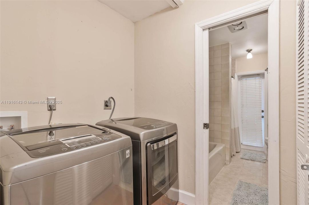 En Venta: $1,250,000 (5 camas, 3 baños, 4844 Pies cuadrados)