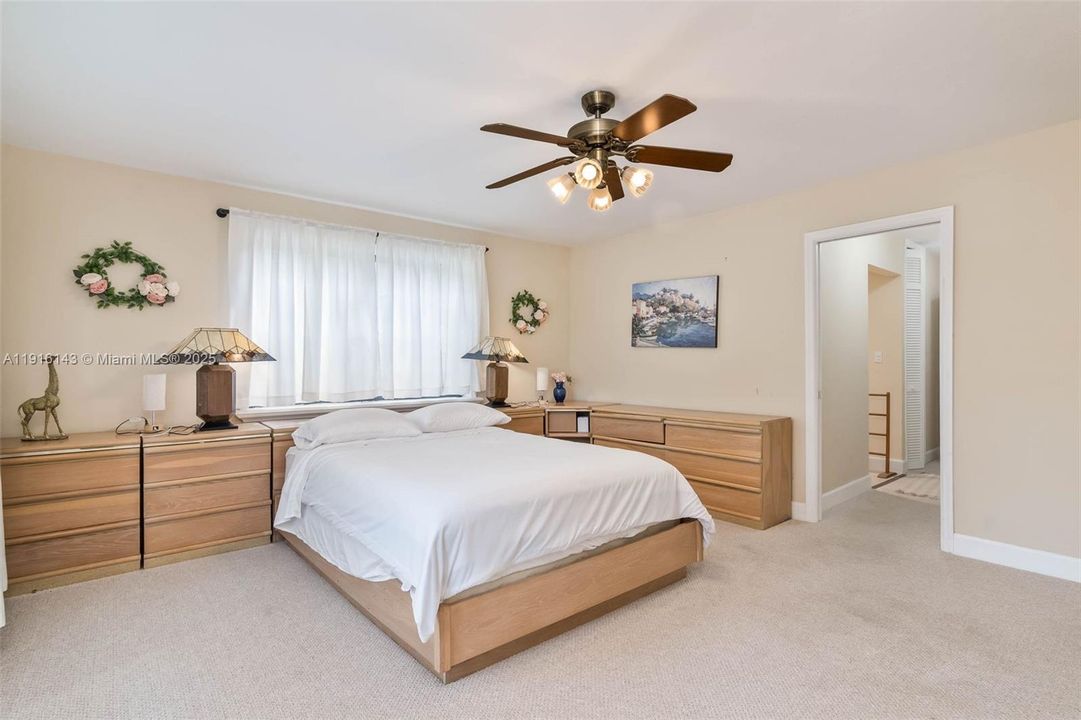 En Venta: $1,250,000 (5 camas, 3 baños, 4844 Pies cuadrados)