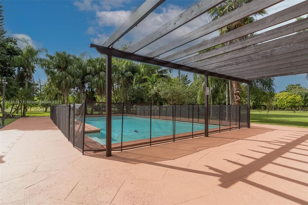 En Venta: $1,250,000 (5 camas, 3 baños, 4844 Pies cuadrados)