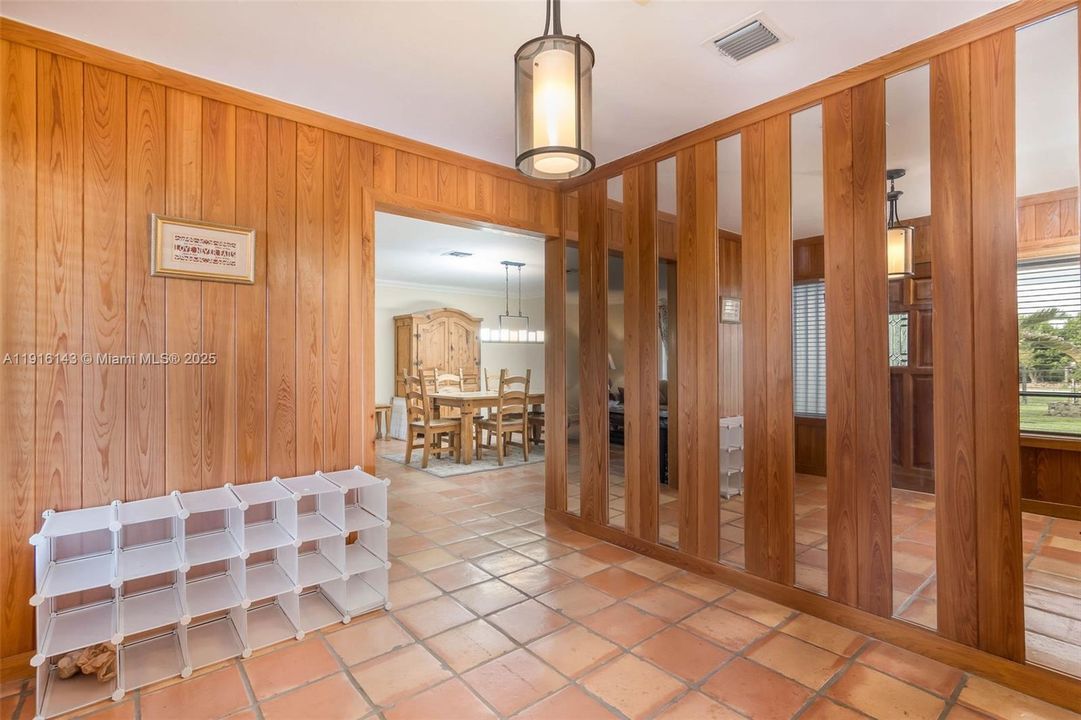 En Venta: $1,250,000 (5 camas, 3 baños, 4844 Pies cuadrados)