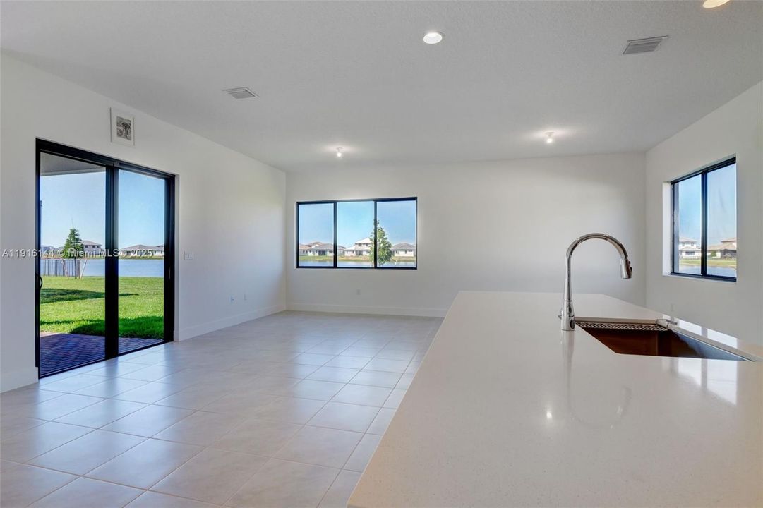 待售: $599,900 (4 贝兹, 3 浴室, 3390 平方英尺)