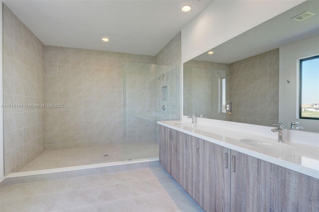 待售: $599,900 (4 贝兹, 3 浴室, 3390 平方英尺)