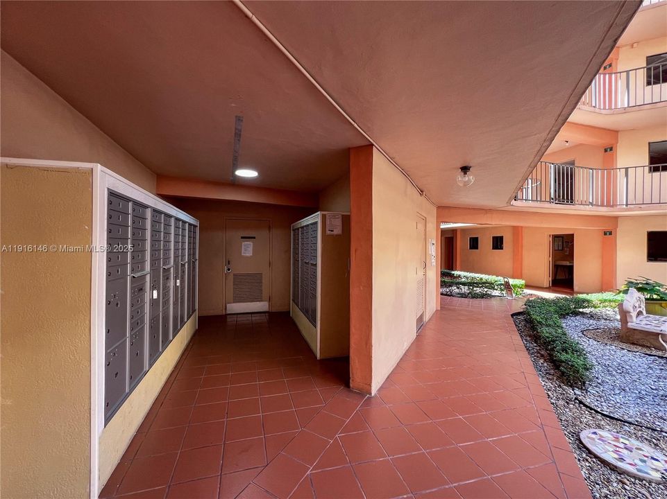 待售: $286,000 (2 贝兹, 2 浴室, 965 平方英尺)