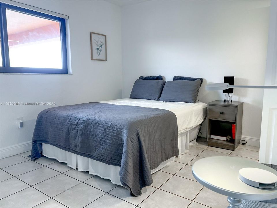 待售: $286,000 (2 贝兹, 2 浴室, 965 平方英尺)